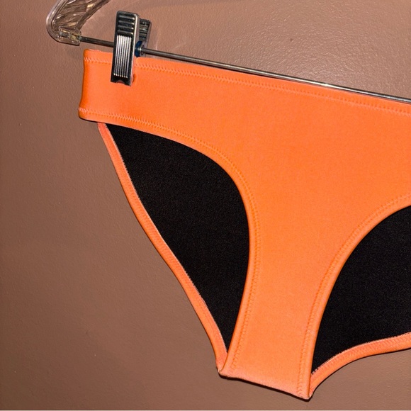 TRIANGL - Peach Bikini Scuba Bottom size Small - Picture 2 of 9